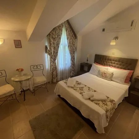Larin Hotel